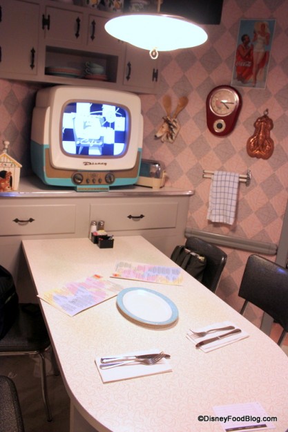 TV Table 50s Prime Time Cafe